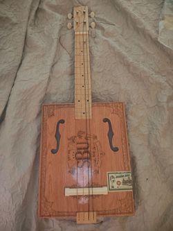 Box guitar 4 string