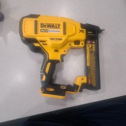Dewalt 20v BRUSHLESS 18GA Stapler