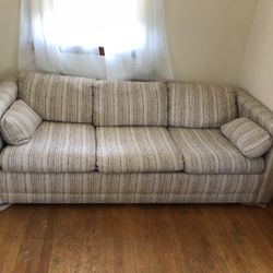 Couch With Pull Out Bed