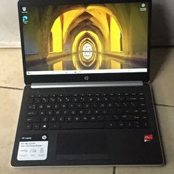 Like New 14” HP Window 10 / 128gb SSD 4gb Ram Come With Charger 