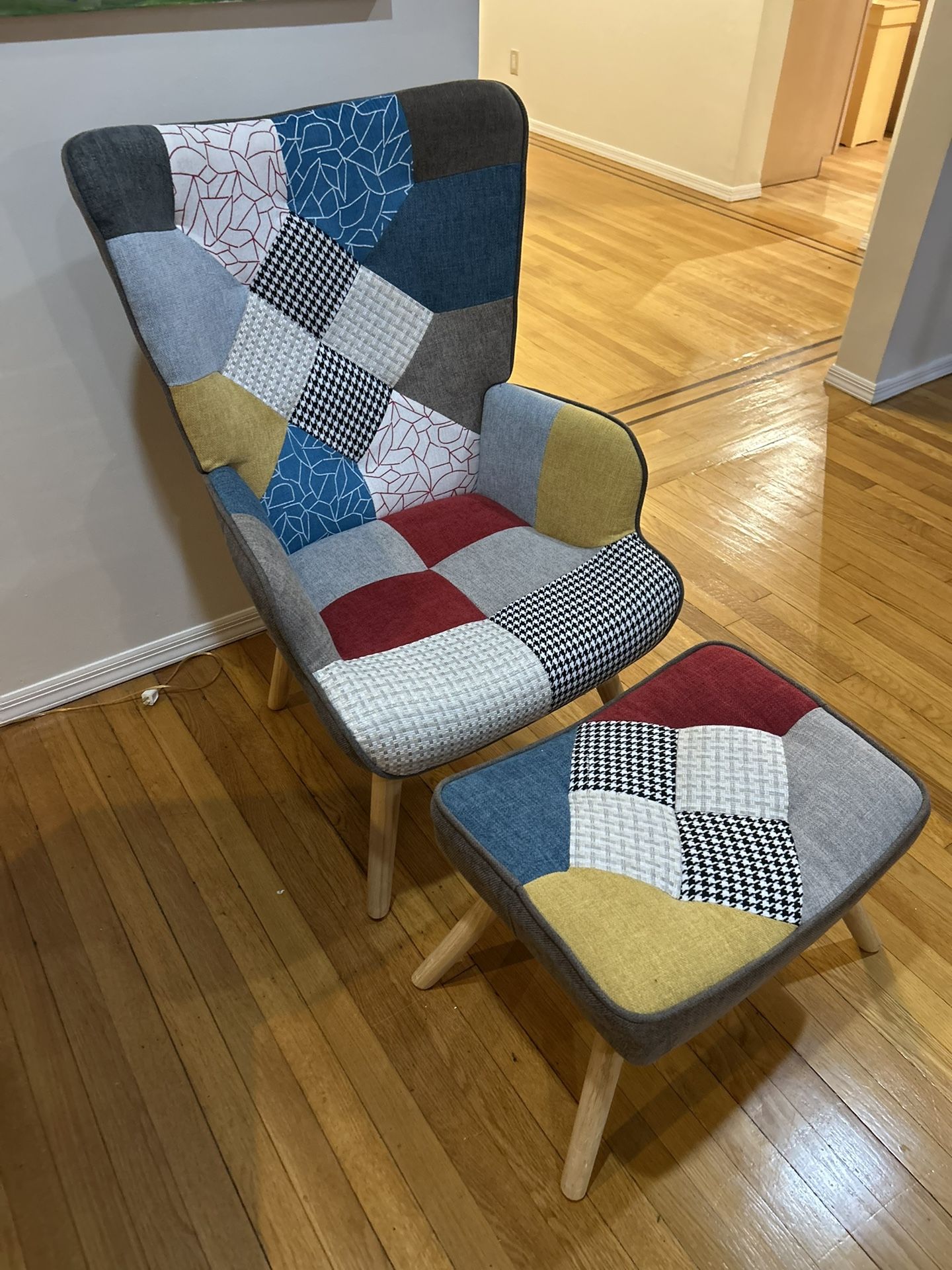 Arm Chair With Ottoman