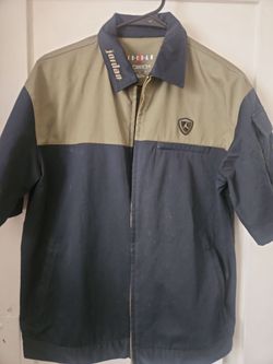 New shirt jordan lose fit size S but fit M