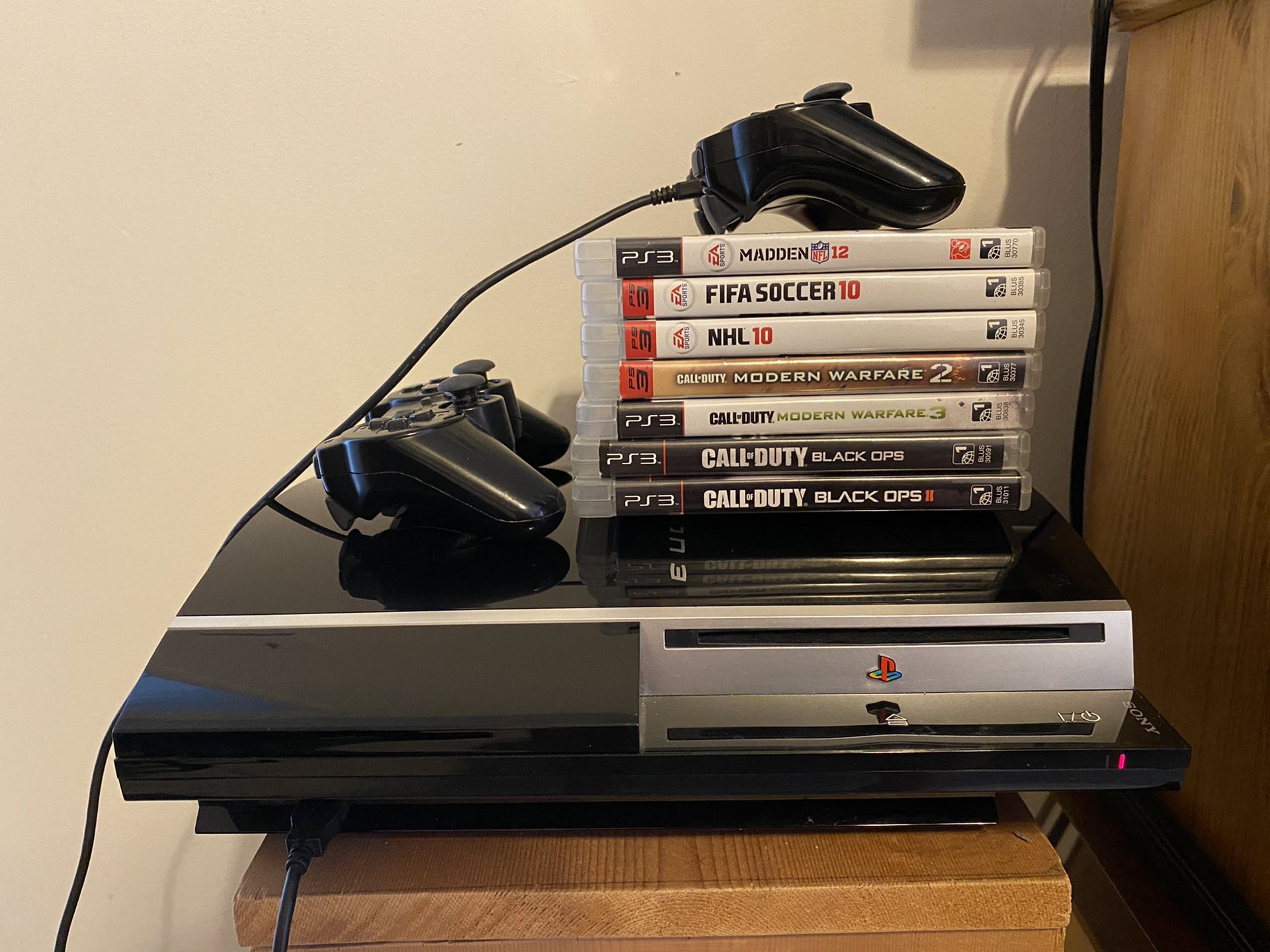 PlayStation 3 - 2 controllers and games included