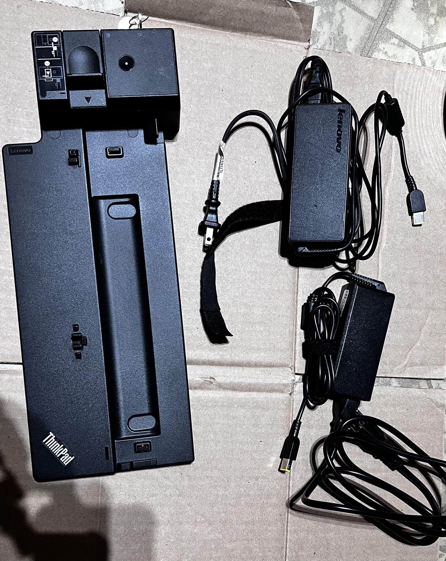 Lenovo ThinkPad Docking System And Charger