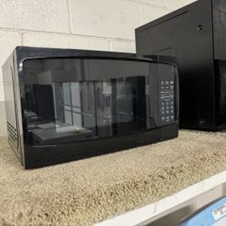 New in Box Black Danby Countertop Microwave Manufacturer Warranty