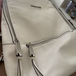 Micheal kors white bag very clean condition