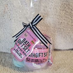 Onyx Bath house Champagne Wishes Bath Gift Set 