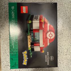 LEGO Mini Pokémon Center Set 40911