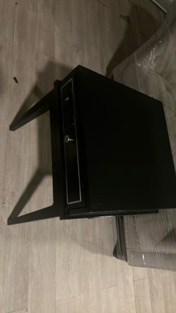 Table w cable