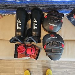 Pads, Muey Thai, Krav Maga, Karate.