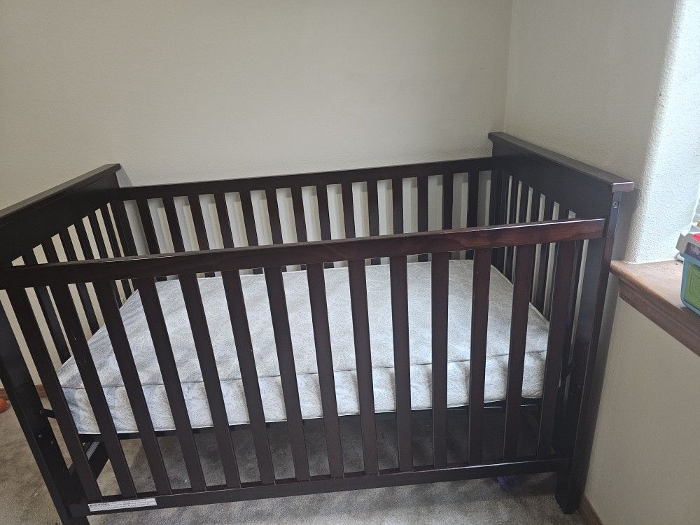 High quality wooden Crib Never Used