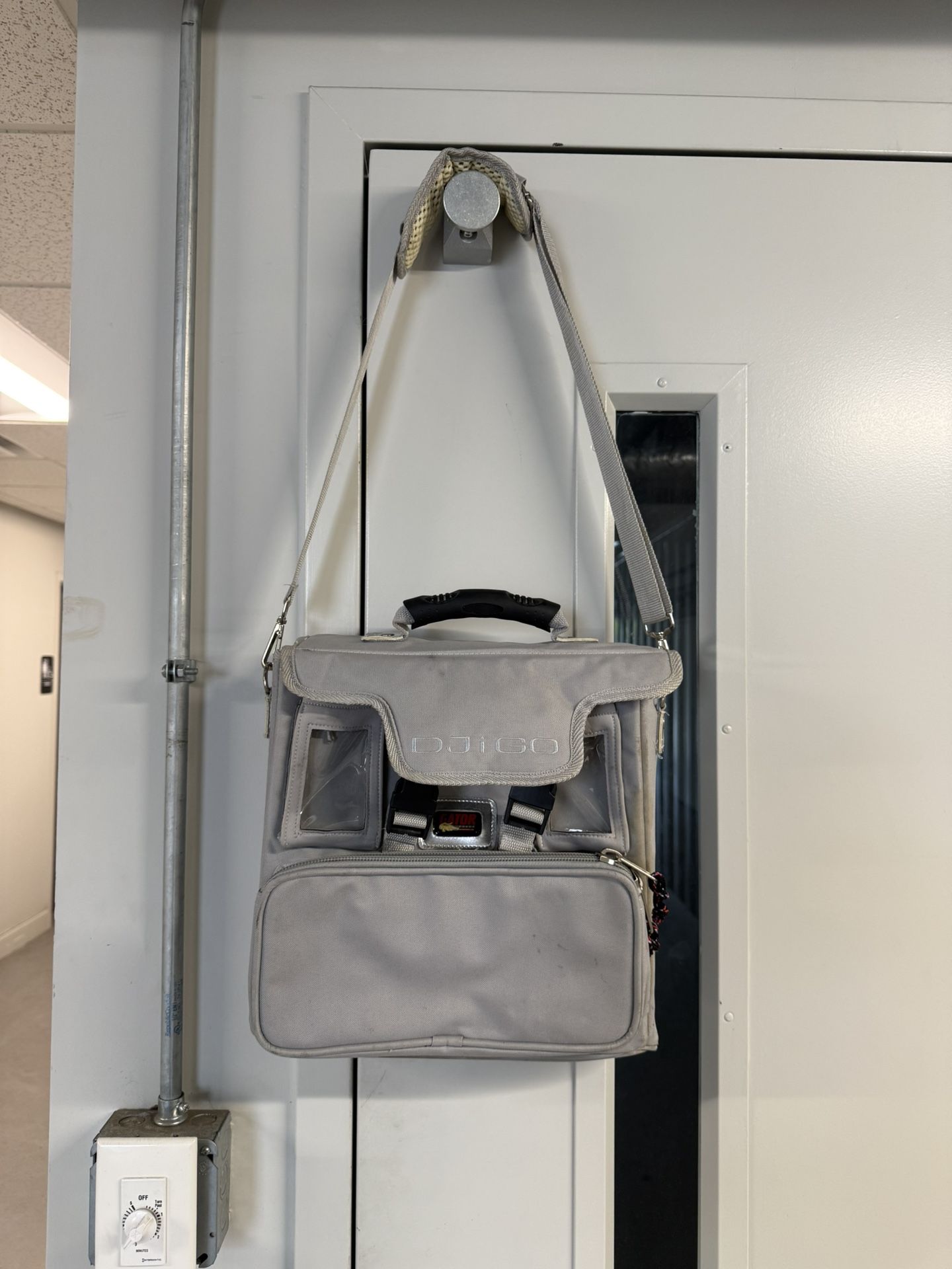 GATOR DJOGO Messenger Bag Case GDJIGO (Good condition) PICK UP IN CORNELIUS