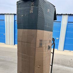 Brand New. 10” King Size Mattress. Hybrid MemoryFoam/innerspring Combination 