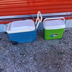 2 Igloo Coolers $35 Dlls. 