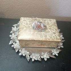 EXQUISITE Limoges France Gilted 5" x 2" Trinket Box
