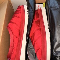 Ugg Man And Women’s Brand New  Size 10 Red