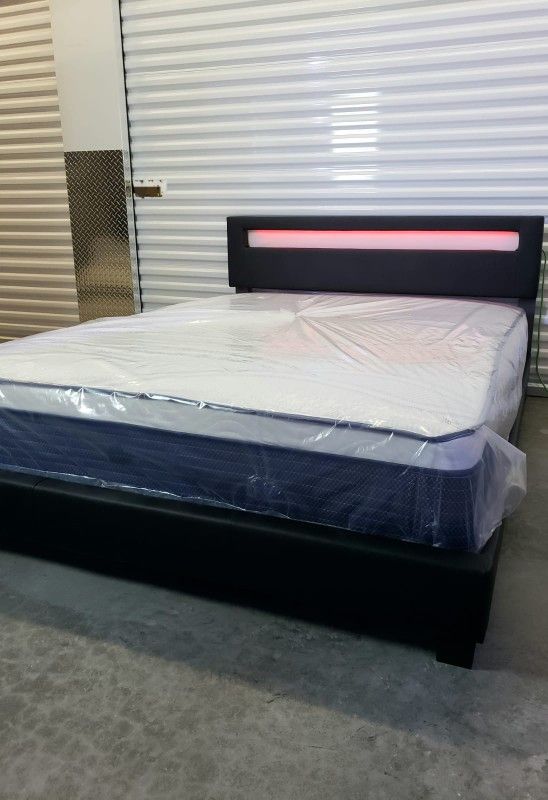 NEW QUEEN PILLOW TOP MATTRESS and BOX SPRING. Bed frame not included 👍
