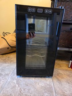 Black + Decker 8 Bottle Wine Fridge with LED display