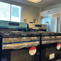 Frigidaire Free Standing Gas Range With Convection Bake And One Touch Self Clean 