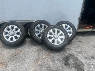 8 lugs dodge ram good condition