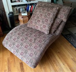 Vintage chaise lounge chair