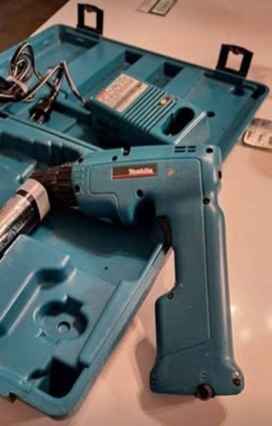 Makita 6011D 12V Cordless Driver Drill