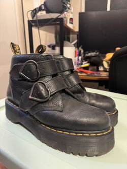 SIZE 10 - Dr. Martens Devon Heart Leather Platform Boots