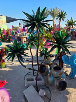 🌺Home And Garden, fun characters🐸PLANTERS🪴birdbaths, wall art