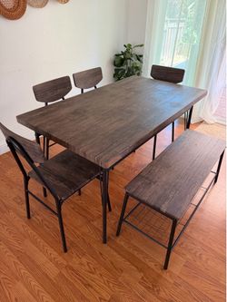 Table & Chairs