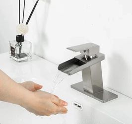 Single Hole Single-Handle Bathroom Faucet in Nickel And Black Bronze F57 $30
