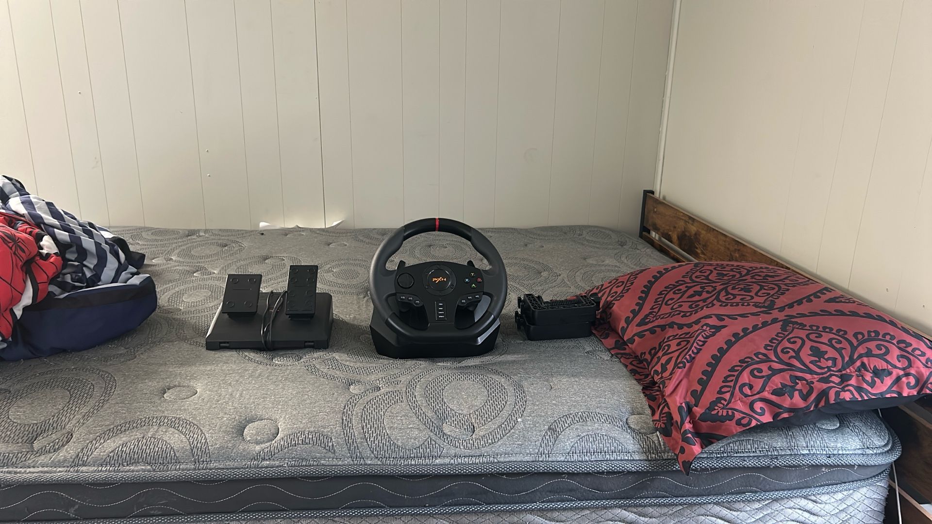 PXN Racing Sim Wheel And Pedals Has Desk Mount