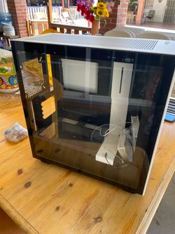 NZXT HZ Flow white tower case w/ fans