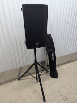 Mackie thump 12" powered loud speaker 1300w with stand