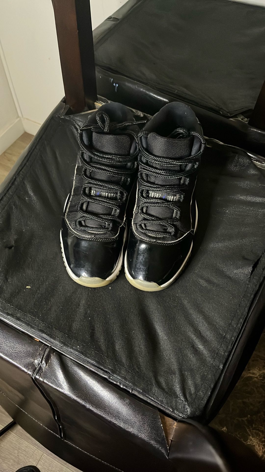 Jordan 11’s size 9