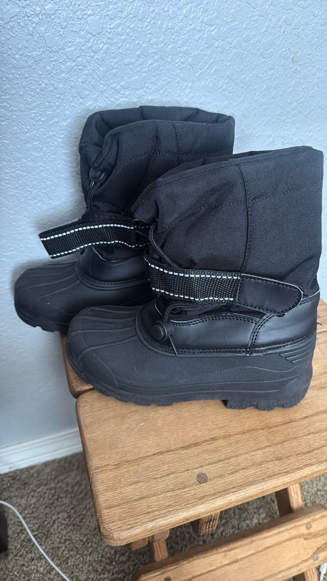 Boys Snow Boots Size 4
