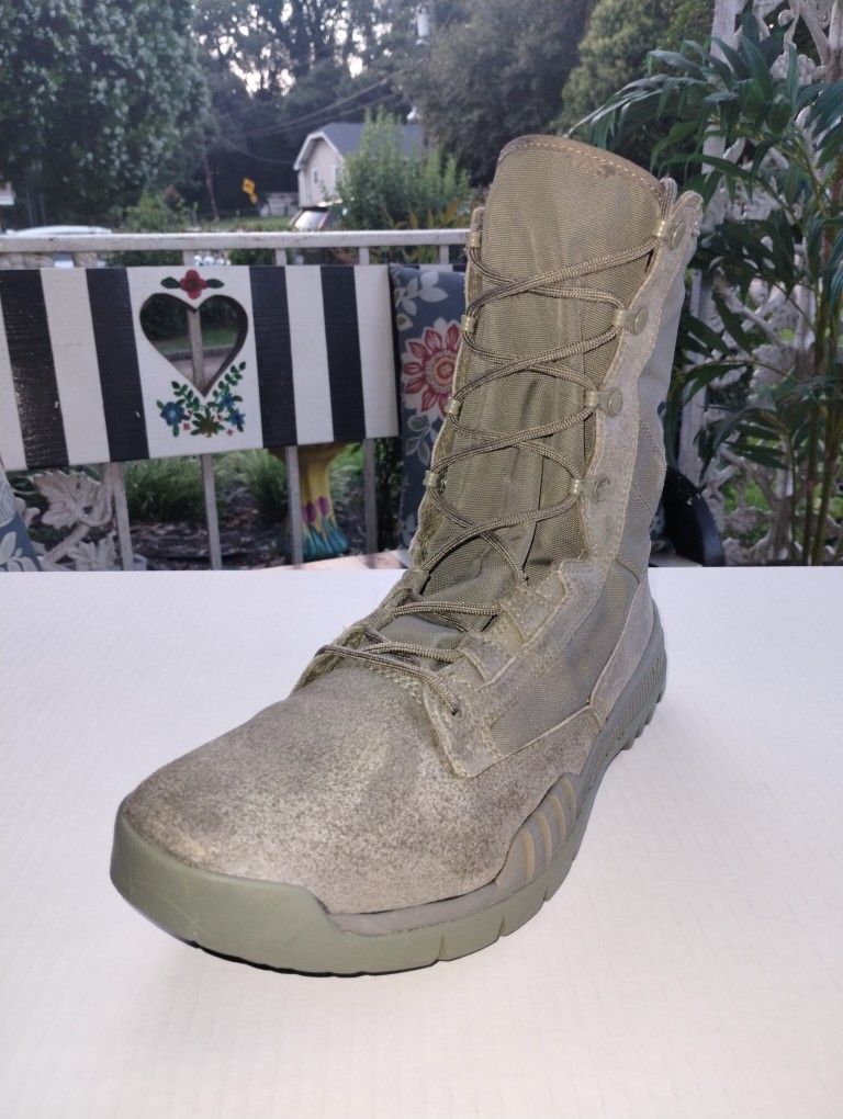 (Size 9.5) Like New, Men's Air Force Boots Nike SFB Field Boots Military Sage 631371-222