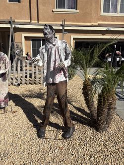 Spirit Halloween “Berzerker Zombie” Static Prop RETIRED