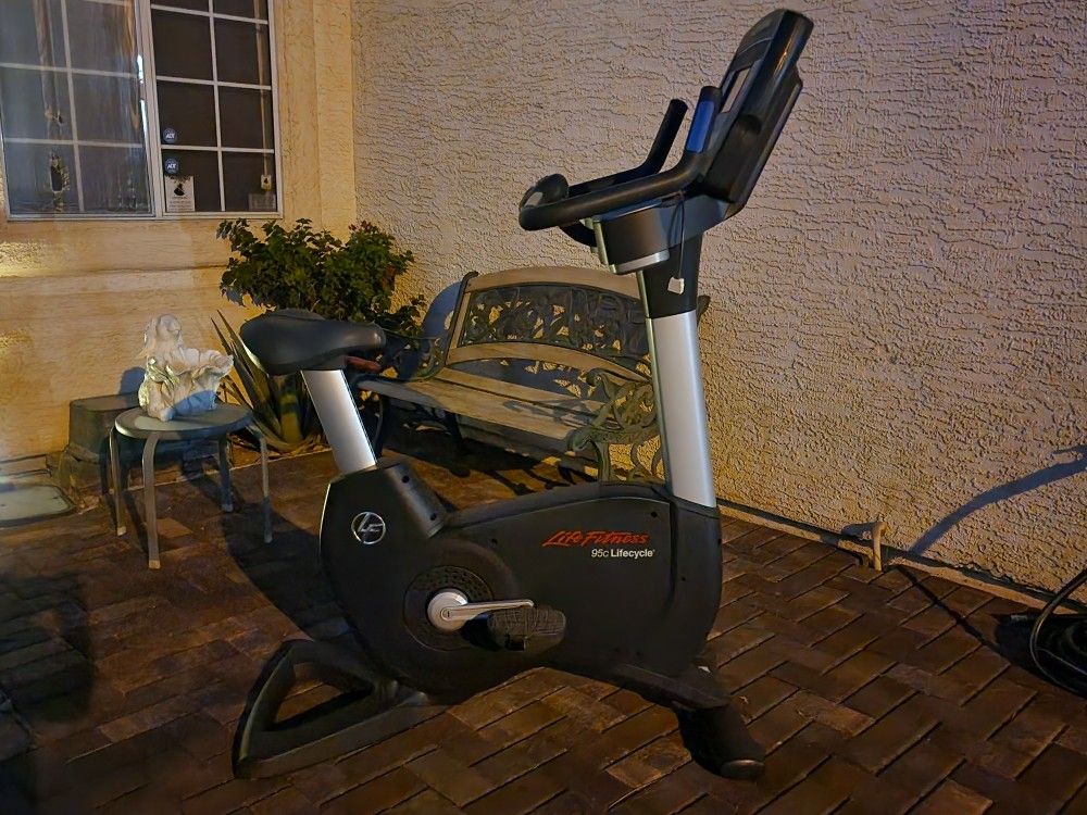 Life Fitness 95C Inspire Life Cycle Upright Bike