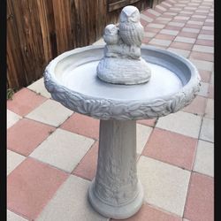 New Bird Bath Made Out Of Cement Perfect Gift 🎁 