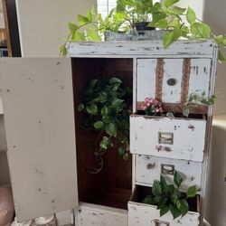 Antique Armoire/Chifferobe 