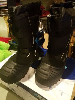 Boys Baffin snow boots size 6