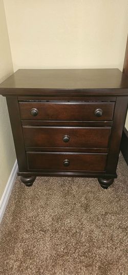 Dark Wood 3-Drawer Nightstand