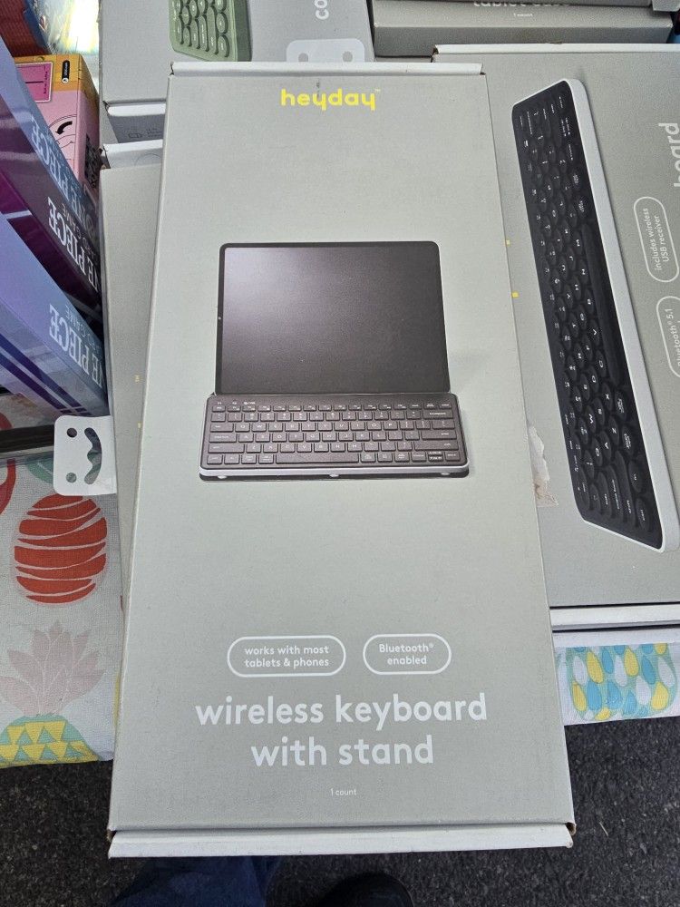 Wireless Keyboard Whit Stand