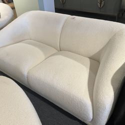 Teddy Velvet Loveseat，$320