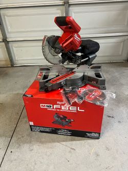 Milwaukee M18 FUEL 18V Lithium-Ion Brushless Cordless 7-1/4 in. Dual Bevel Sliding Compound Miter Saw (Battery Not Included)