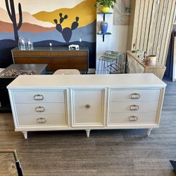 Beautiful White Dresser / Sideboard / Buffet / Entertainment Center / Tv Stand 