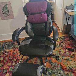 Reclining Gaming Chair With Footrest