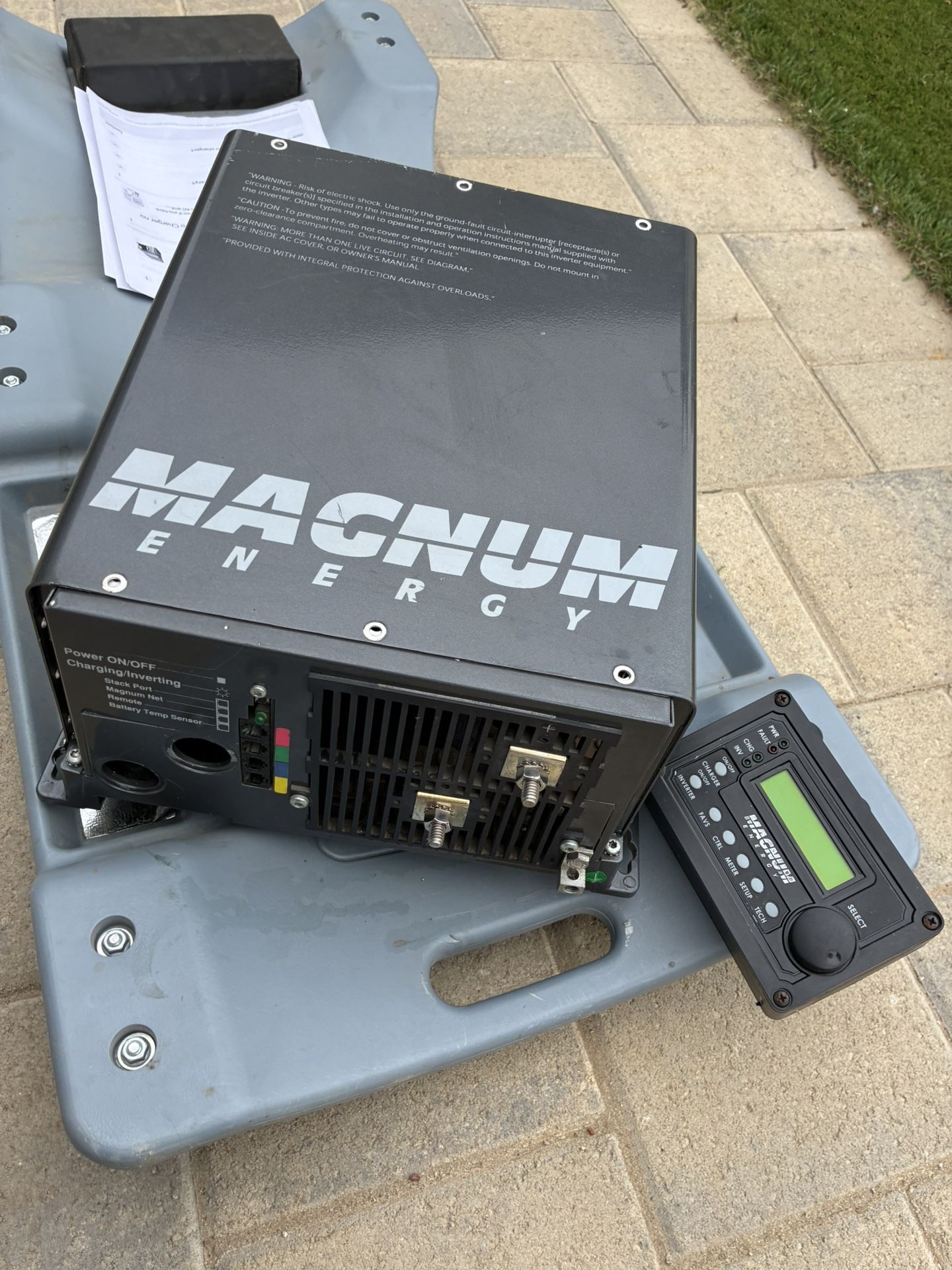 Inverter Magnum Energy model ME2012