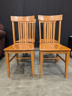 Set of Four Slat Back Dining Chairs in Oak Wood