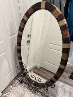 Beautiful 5’ Pier 1 Oval Stand Up Mirror with Stand